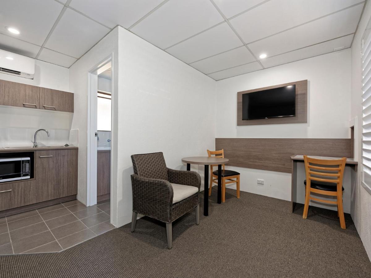Chalet Motor Inn Bundaberg Exterior foto
